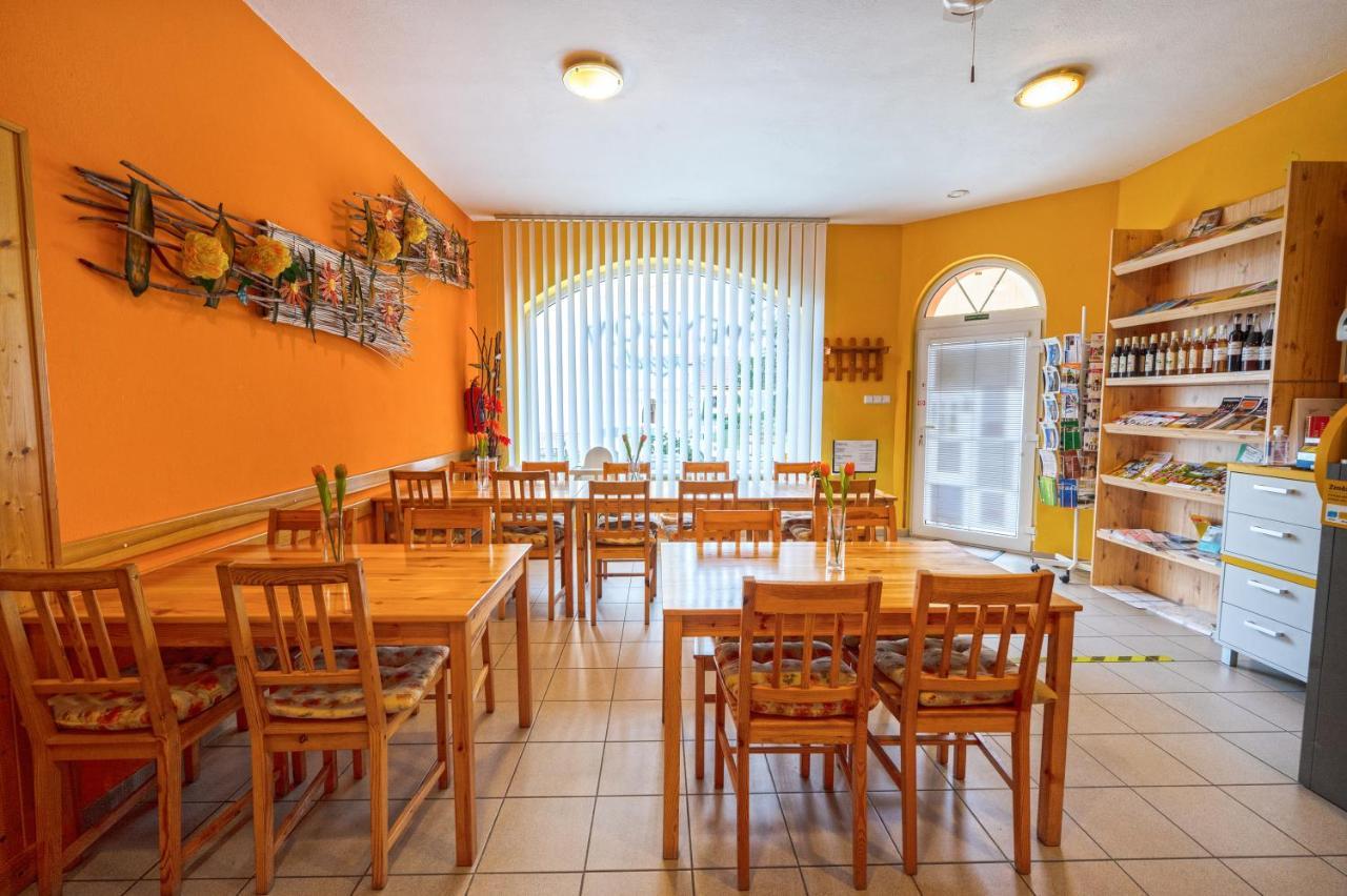 Penzion U Kostela Mikulcice Екстер'єр фото